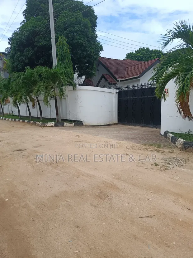 4 Bedroom House for Sale in Masaki - 1