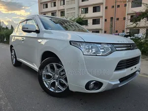 Mitsubishi Outlander 2015 PHEV White