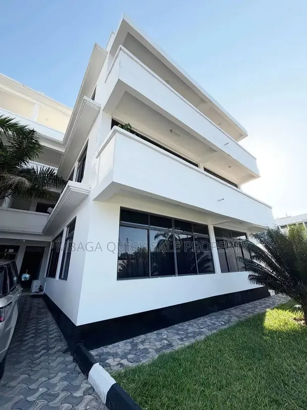 Furnished 2 Bedroom Apartment for Rent in Oyster Bay - 1