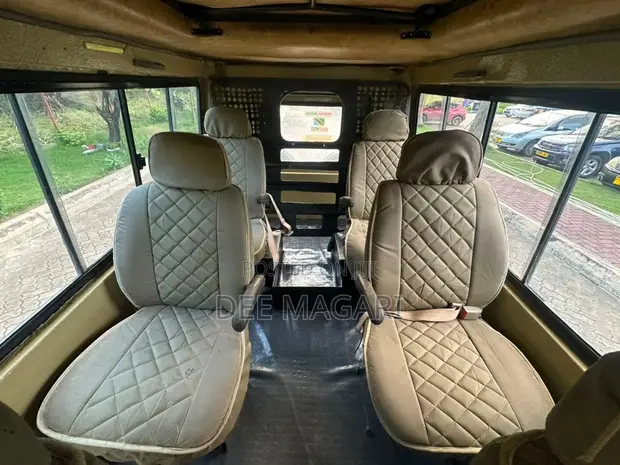 Toyota Land Cruiser 2006 Beige - 1
