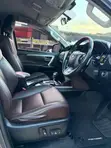 Toyota Fortuner 2017 Nyeusi - 2
