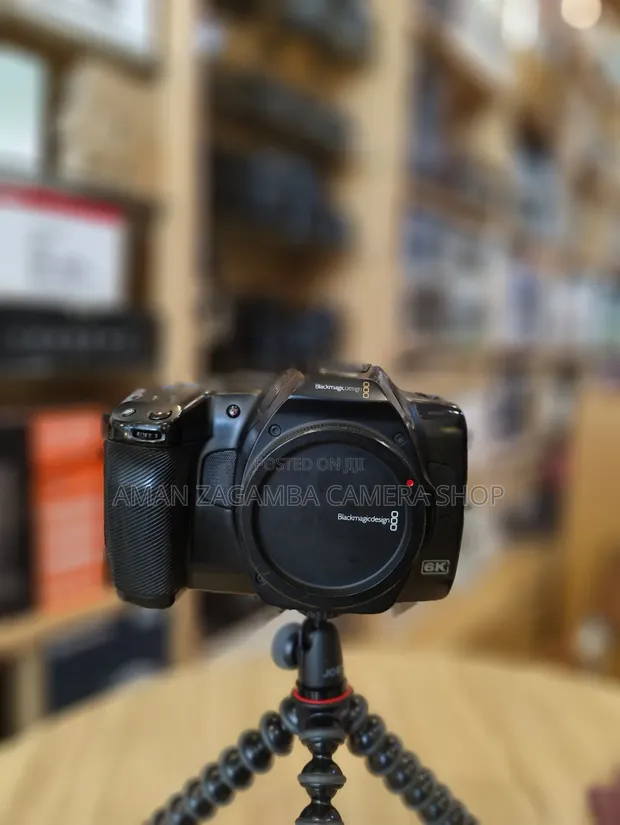 Blackmagic Pocket Cinema Camera 6K Pro Body - 1