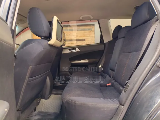Subaru Forester 2011 Nyeusi - 1