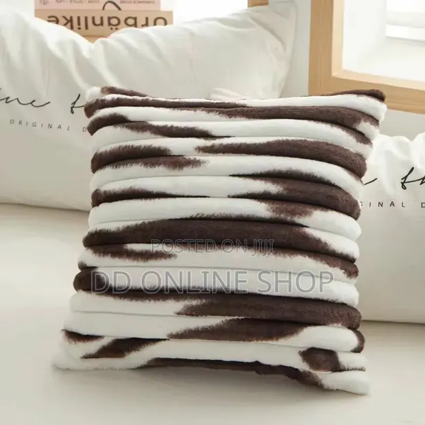 Mto wa Nvzi Faux Fur Wenye Mistari - 1