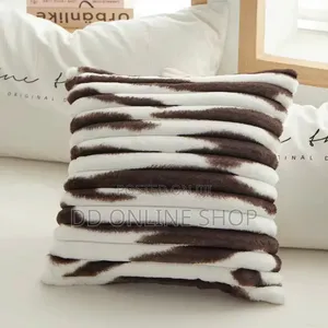 Mto wa Nvzi Faux Fur Wenye Mistari