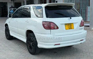 Toyota Harrier 2004 Nyeupe