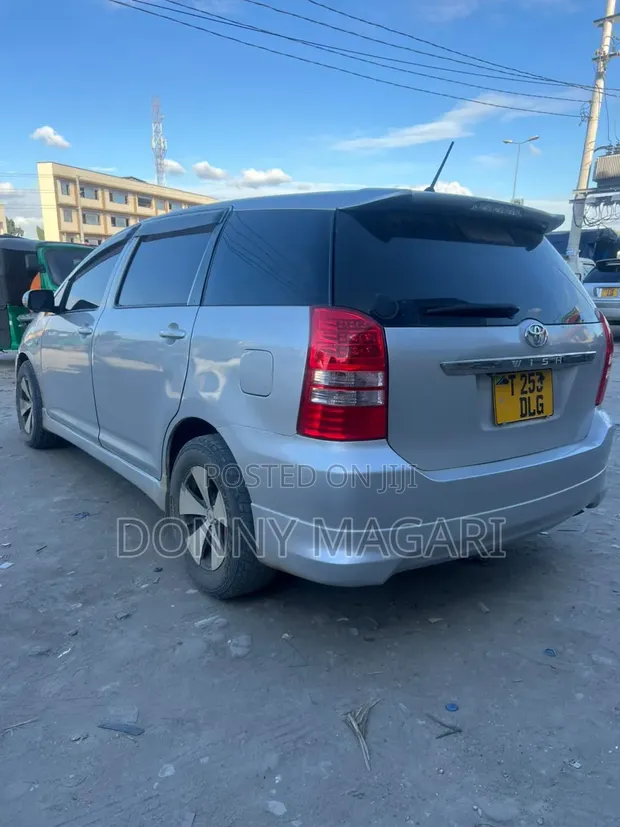 Toyota Wish 2006 Nyeupe - 1