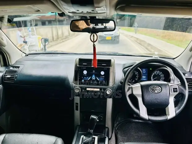 Toyota Land Cruiser Prado TX 2012 Nyeusi - 1