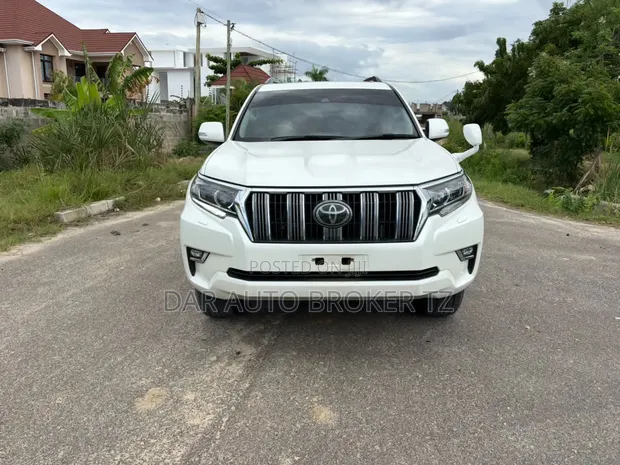 Toyota Land Cruiser Prado 2018 White - 1