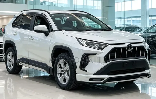 Toyota RAV4 2021 White - 1