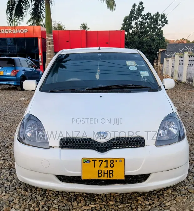 Toyota Vitz 2002 White - 1