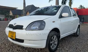 Toyota Vitz 2002 Nyeupe