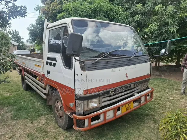 Mitsubishi Canter Truck (Used) - 1