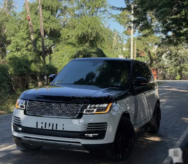 Land Rover Range Rover Vogue 2016 Nyeusi - 1