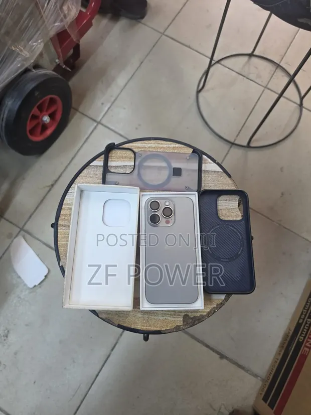 Apple iPhone 15 Pro 256GB Silver - 1