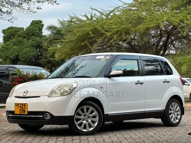 Mazda Verisa 2009 White - 1