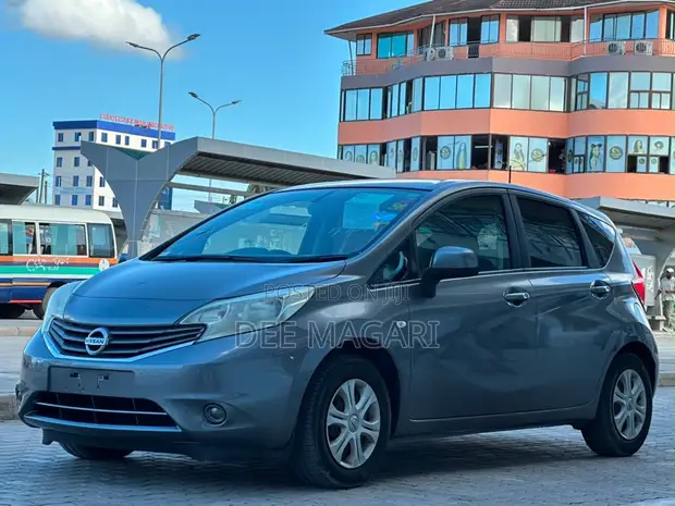 Nissan Note 2013 Gray - 1