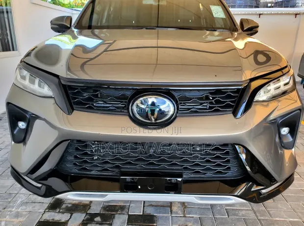 Toyota Fortuner VX 2024 Gold - 1