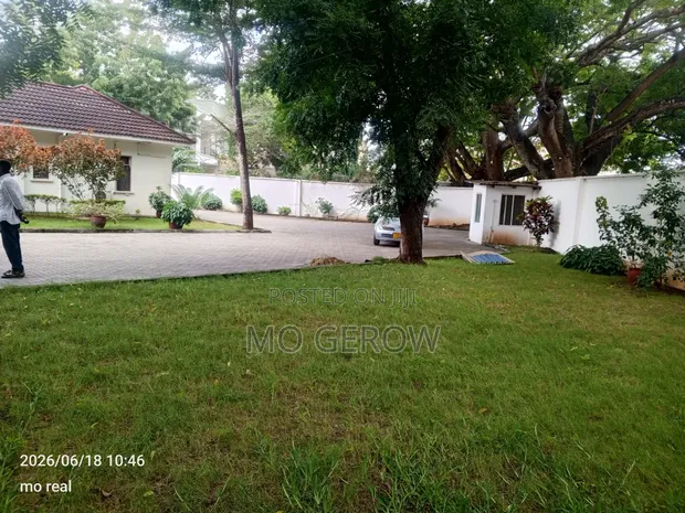 Bungalow ya Vyumba 5 vya Kulala Oyster Bay kwa Ajili ya Kukodisha - 1