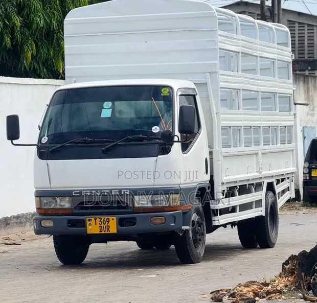 Mitsubishi Canter Truck - 1