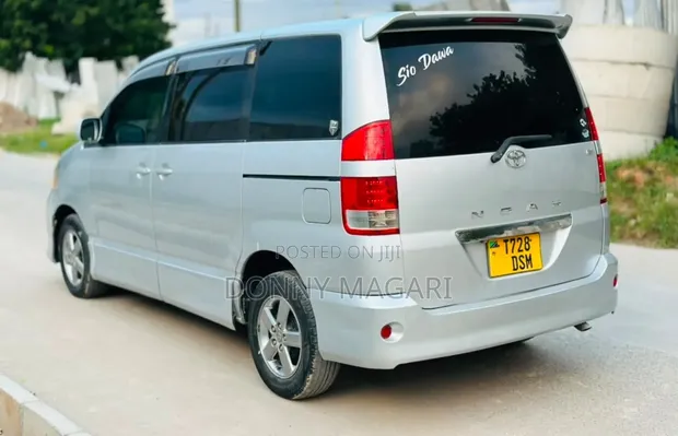 Toyota Noah 2008 Silver - 1