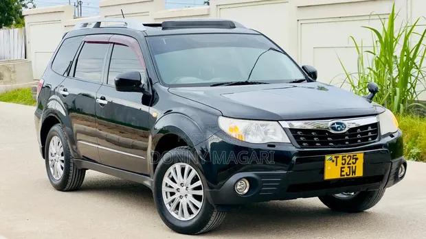 Subaru Forester 2010 Black - 1