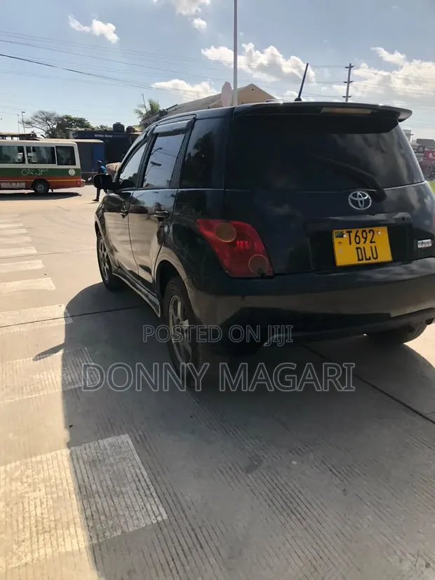 Toyota IST 2005 Black - 1