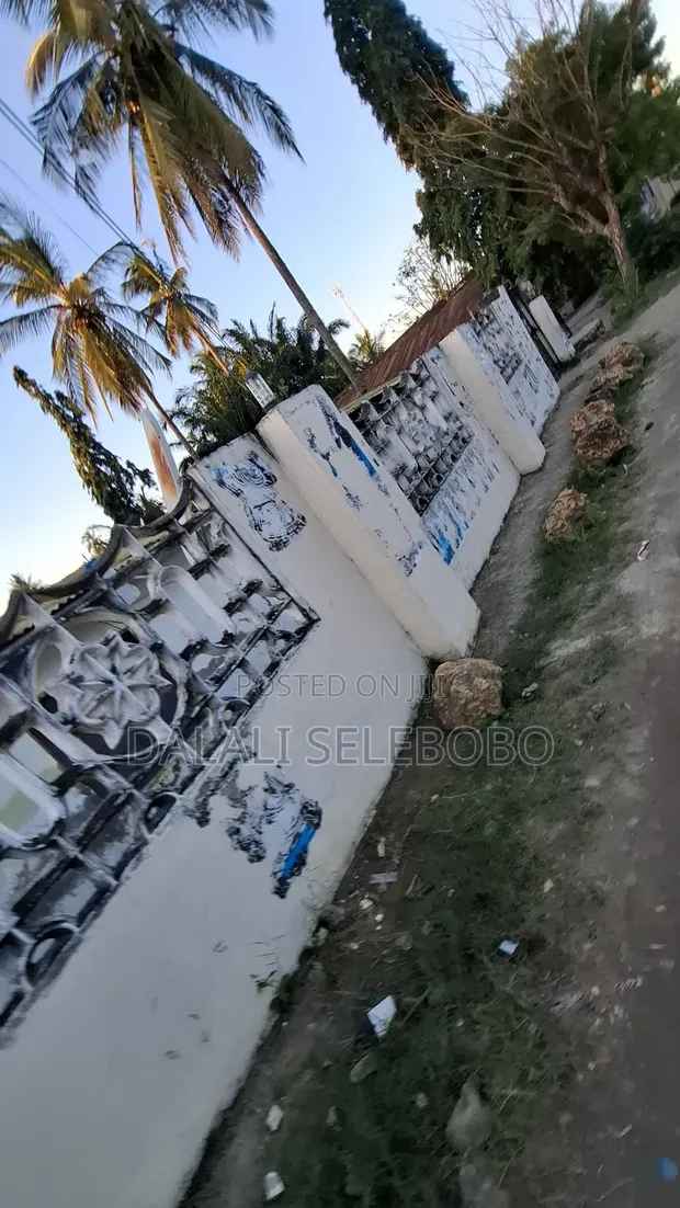 Nyumba ya Bungalow Vyumba 5 vya Kulala Kimara Koner Inauzwa - 1