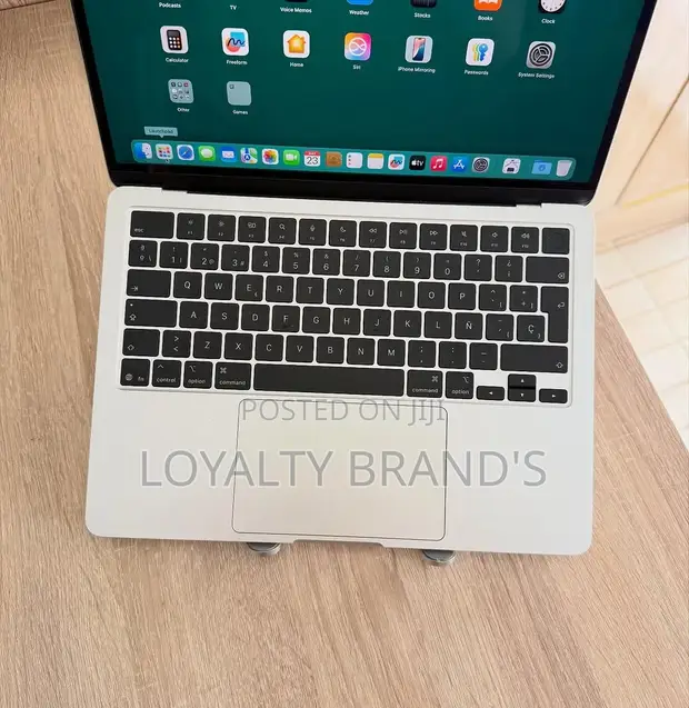 Apple MacBook Air 2025 M4 13" 16GB RAM 256GB SSD - 1