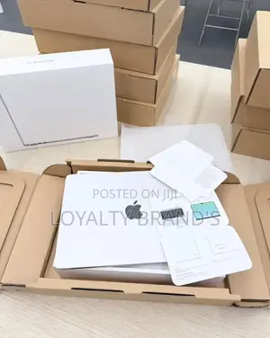 Apple MacBook Air 2024 M3 13-inch 8GB RAM 256GB SSD