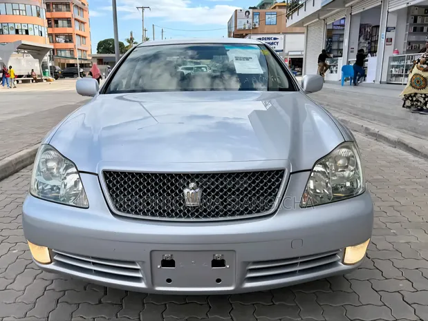 Toyota Crown 2004 - 1