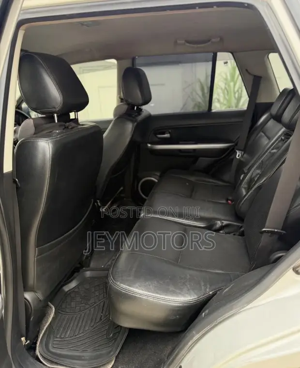 Suzuki Escudo 2006 Silver - 1