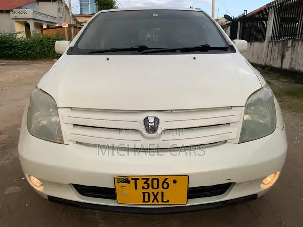 Toyota IST 2004 White - 1