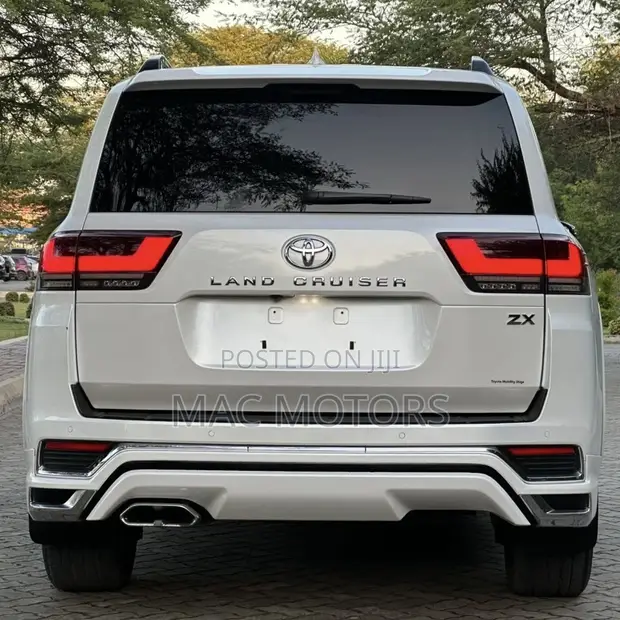 Toyota Land Cruiser LC300 ZX 2024 White - 1