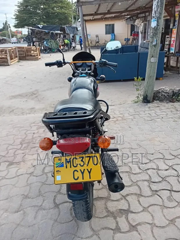 Bajaj Boxer X125 2021 Nyeusi - 1
