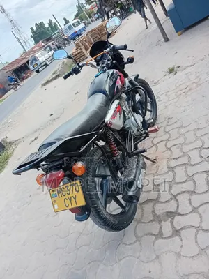Bajaj Boxer X125 2021 Nyeusi