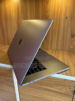 Apple MacBook Pro 2018 16" 32GB RAM 1TB SSD Intel Core i7