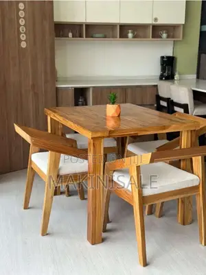 Meza ya Kisasa na Mvuto