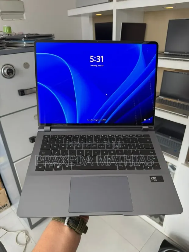 Huawei MateBook X Pro 32GB RAM, Intel Core Ultra 5, 1TB SSD - 1