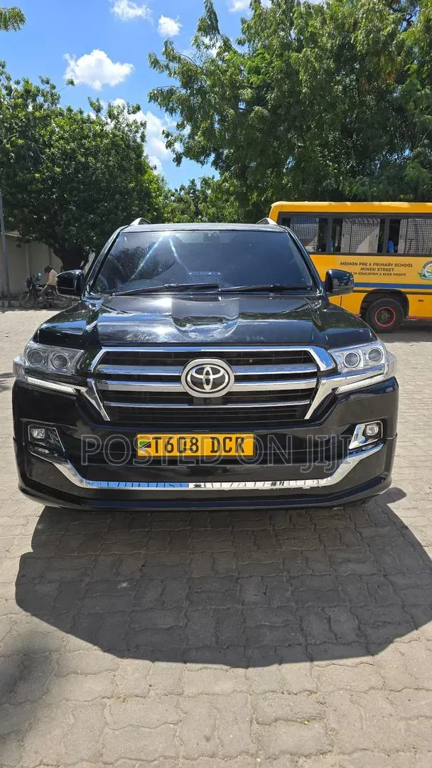 Toyota Land Cruiser 2014 Black - 1