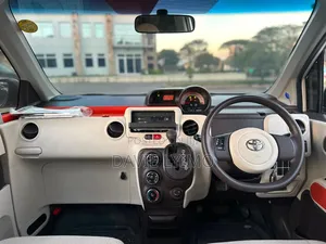 Toyota Spade 2014 - Pearl White