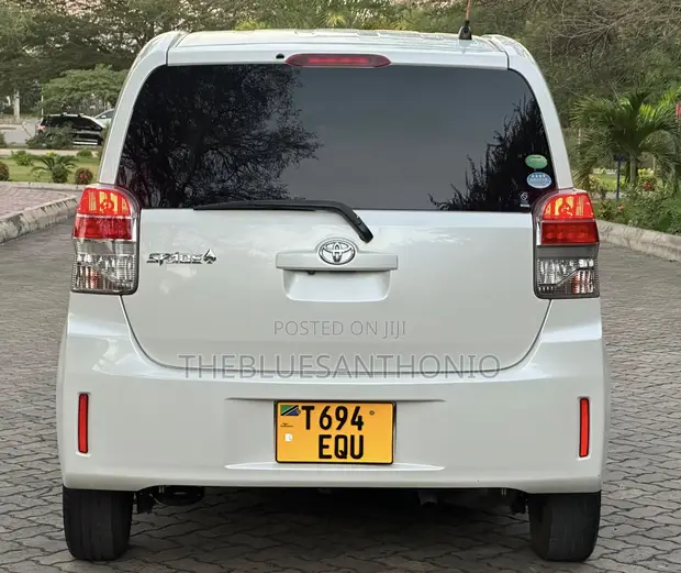 Toyota Spade 2014 White - 1