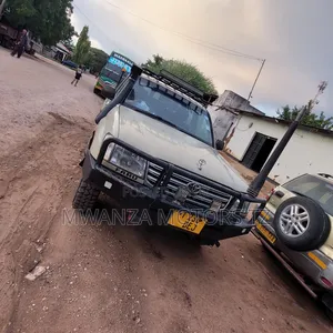 Toyota Land Cruiser GX 2004 Beige