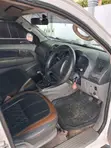 Toyota Hilux 2006 White - 2