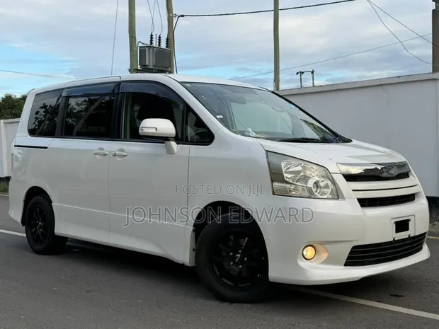 Toyota Noah 2009 Nyeupe - 1