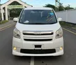 Toyota Noah 2009 Nyeupe - 2