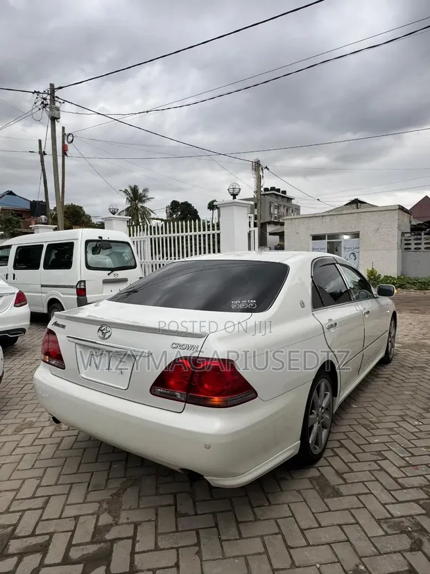Toyota Crown Athlete 2004 - 1