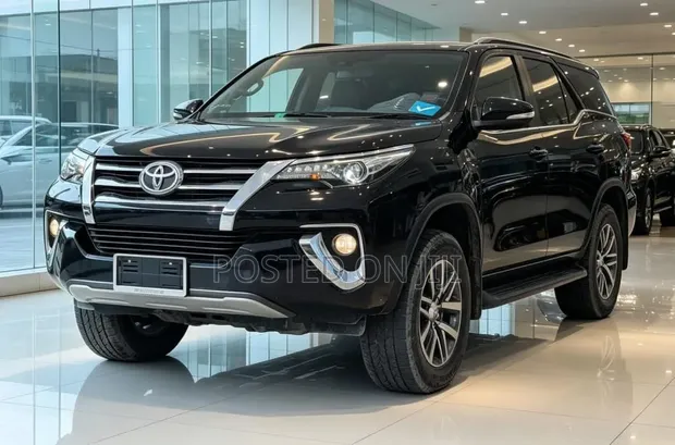 Toyota Fortuner 2018 Nyeusi - 1