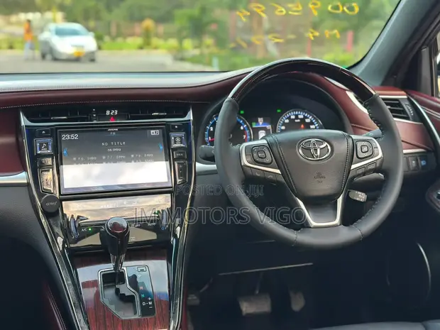 Toyota Harrier 2016 Pearl White - 1