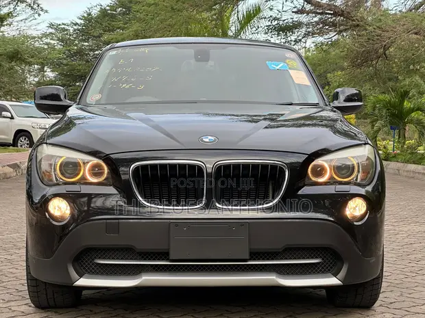 BMW X1 2012 Nyeusi - 1